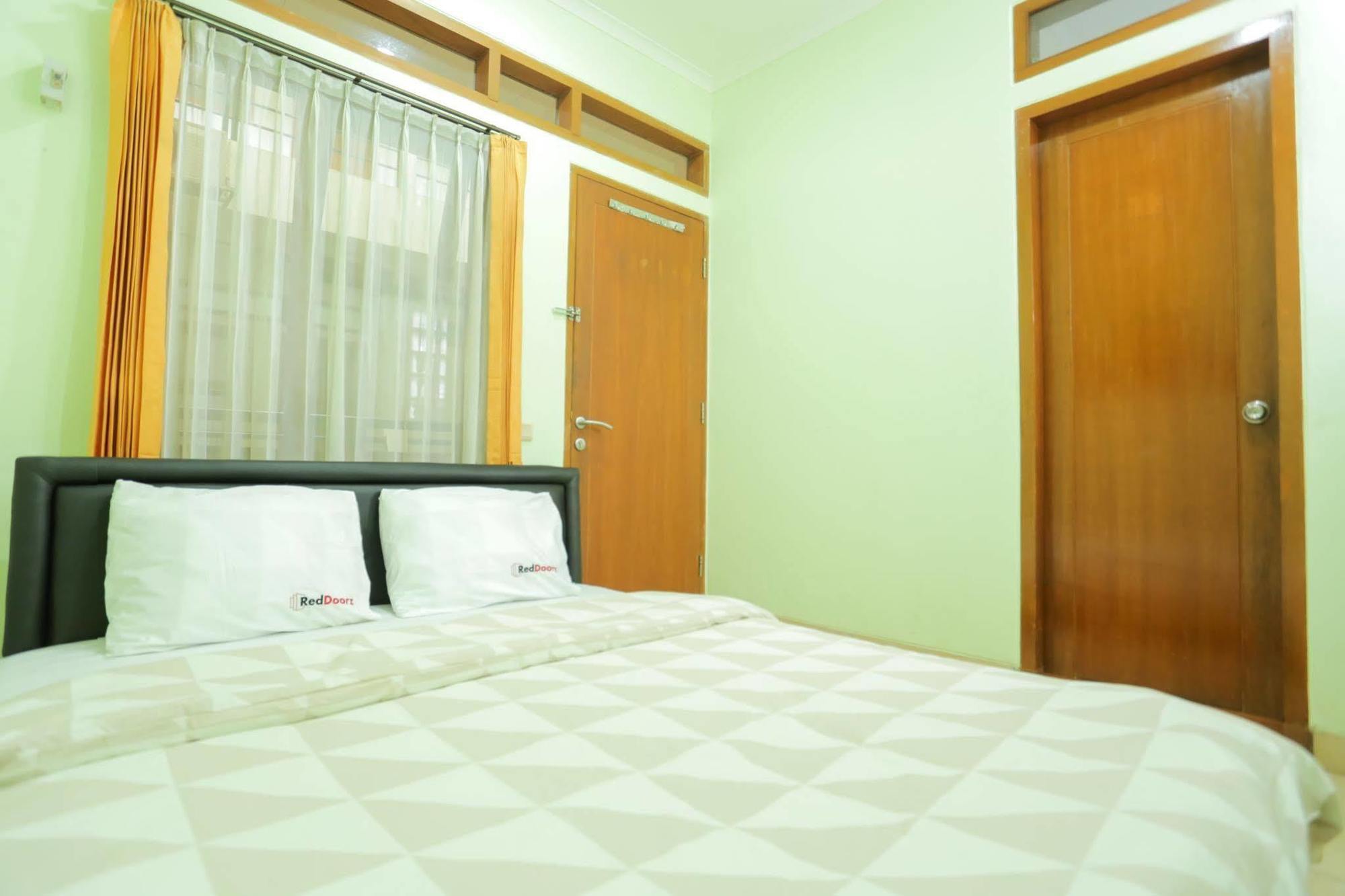 Hotel Reddoorz Near Sukajadi Bandung Zewnętrze zdjęcie